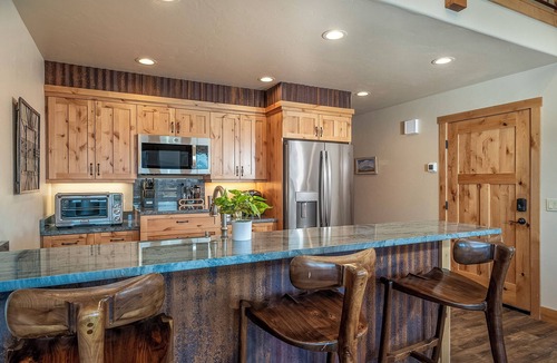 Bigfork House | 4 king beds w/ensuites | Double the Living Space!