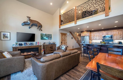 Bigfork House | 4 king beds w/ensuites | Double the Living Space!