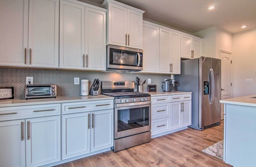 Millville House | 4 Mi to Bethany Beach: Townhome w/Screened Porch