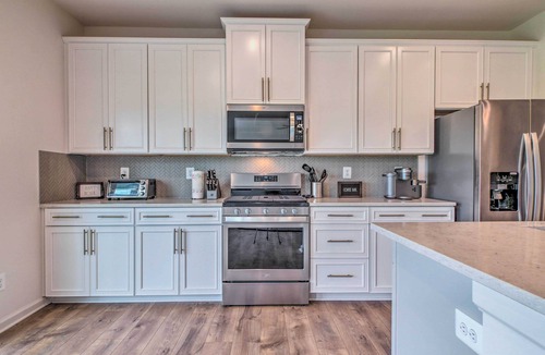 Millville House | 4 Mi to Bethany Beach: Townhome w/Screened Porch
