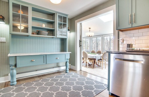 Lagoon Heights House | 4 Mi to Inkwell Beach: Home in Oak Bluffs!