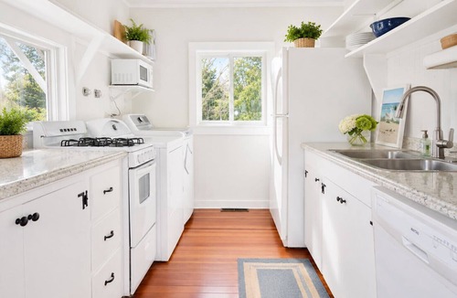 East Orleans House | 4 Minute Walk to Nauset Beach