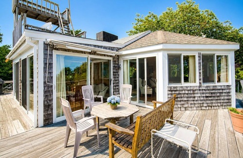 East Orleans House | 4 Minute Walk to Nauset Beach