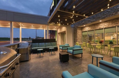 Williamsville Hotel | 4 Pet-friendly Accommodations! Onsite Pool, Kitchen, Free Breakfast, Parking!