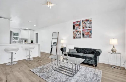 Little Ranches House | 4|Private House W/Garage|Near Beach & Downtown Hollywood||Long & Short Term Stay