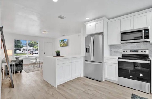Little Ranches House | 4|Private House W/Garage|Near Beach & Downtown Hollywood||Long & Short Term Stay