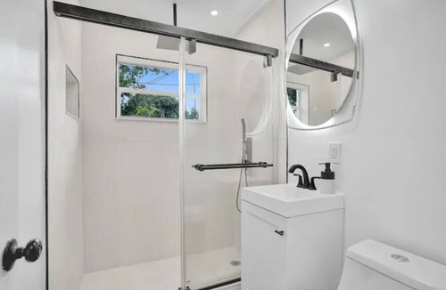 Little Ranches House | 4|Private House W/Garage|Near Beach & Downtown Hollywood||Long & Short Term Stay
