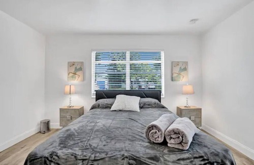 Little Ranches House | 4|Private House W/Garage|Near Beach & Downtown Hollywood||Long & Short Term Stay
