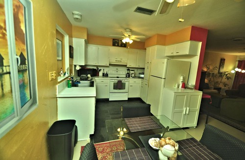 Fort Lauderdale House | 4 U 2 Relax Inn-book 30+ days for a nice discount!