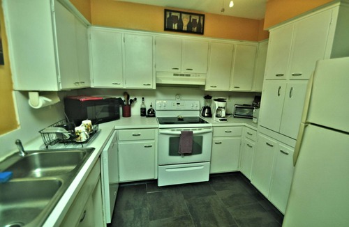 Fort Lauderdale House | 4 U 2 Relax Inn-book 30+ days for a nice discount!