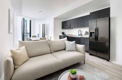 Downtown Miami Hotel | 4 Units, Ocean View One Bedroom Suite with King Bed at The Elser Hotel Miami