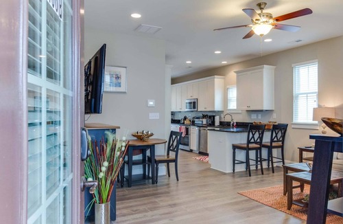 Northeast Virginia Beach Villa | 406a The Beach House