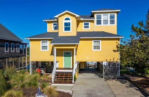 Nags Head House | 433 Water-Front w/Multi-Level Decking & Hot Tub