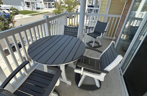 North Wildwood Condo | 4Bd 3Bath, 2 level condo Sleeps 14 dog friendly