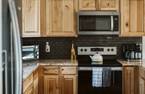 Nellysford Cabin | 4BD Modern Cabin | Patio, Game Loft, Golf Course