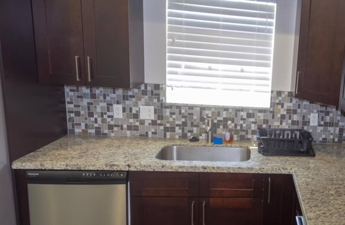 Progresso Village House | 4BD WITH POOL AND BALCONY NEAR BEACH AND DOWNTOWN