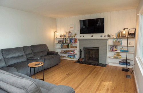 Hollywood House | 4BDRM River front house with Private Beach in Hollywood