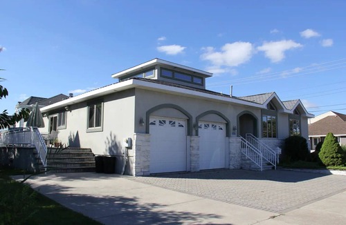 Diamond Beach House | 4BR/3.5BA, 1 block to Diamond Beach!