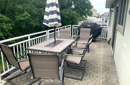 Diamond Beach House | 4BR/3.5BA, 1 block to Diamond Beach!