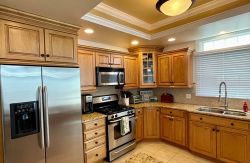 Green Creek House | 4BR 3BA Dog-friendly, BEACH BLOCK with Sunset views NEW HOT TUB