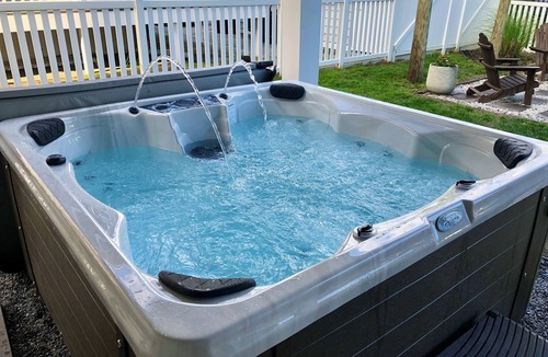 Green Creek House | 4BR 3BA Dog-friendly, BEACH BLOCK with Sunset views NEW HOT TUB
