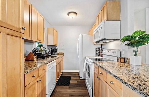 Westgate Villa | 4BR Bio Hackers Retreat - Sauna - Cold Plunge - Hot Tub - Pool - Down Town 5mins