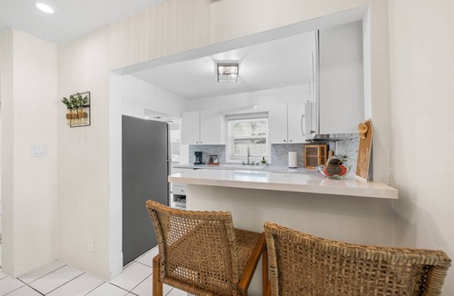 Birch Park Finger Streets House | 4BR Fort Lauderdale Home – 2-Min Walk to Beach/Pool/Parking/Sleeps 10