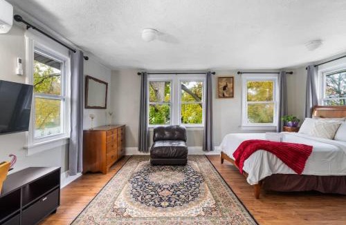 Teaneck House | 4BR Home Minutes to NYC Time Square