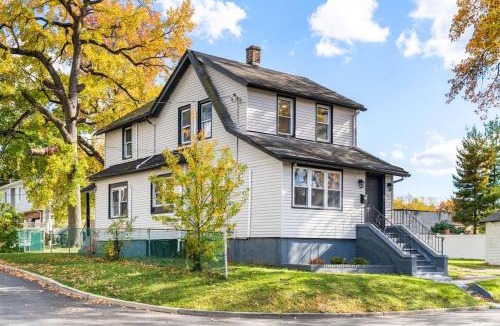 Teaneck House | 4BR Home Minutes to NYC Time Square