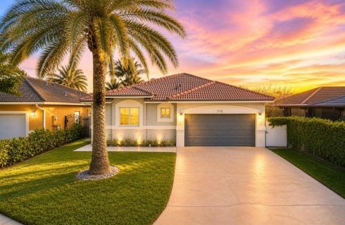 Miami Gardens House | 4BR Home Sleeps 14 BBQ and Outdoor Space