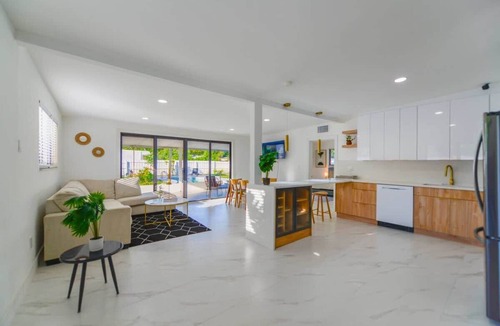 North Miami House | 4BR North Miami Retreat | Pool & Patio