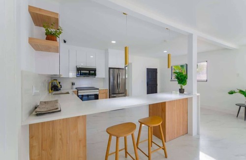 North Miami House | 4BR North Miami Retreat | Pool & Patio