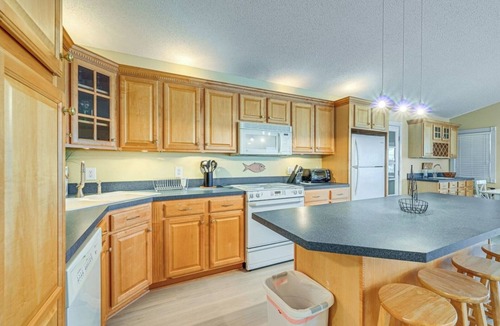 Chocowinity House | 4BR Riverfront House w/Private Boat Dock