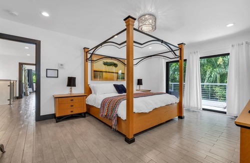 Lauderdale Beach House | 4BR Steps to Beach Home Private Pool, Hot Tub, BBQ