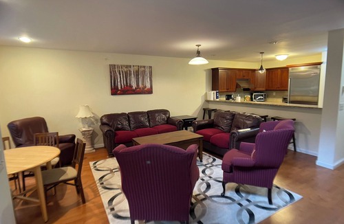 Hensonville House | 4BR TOWNHOUSE MINUTES TO WINDHAM & HUNTER Free shuttle to Windham Mnt ski season
