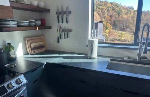 Haywood House | 4TreesVA: Old Rag Mountain Retreat