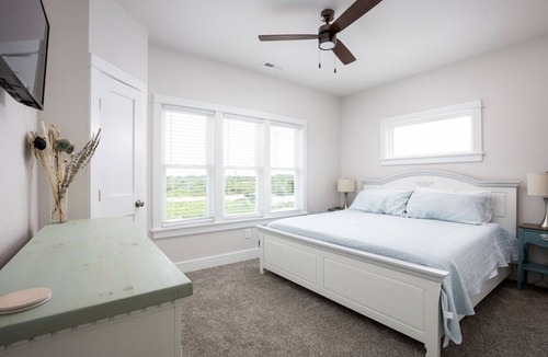 Carova Beach House | 4x4 Beach! July 6-13 open! Oceanfront with pool, movie theater, pool table, etc!