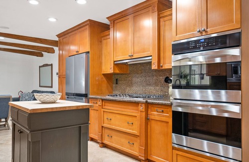 Hollywood Lakes House | 5/3 Estate-Heated Pool-Hot tub-Beach-for 12 Guests