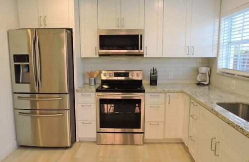 Hollywood Lakes House | 5/3 for 10-Heated Pool-Covered Patio-1M to Beach