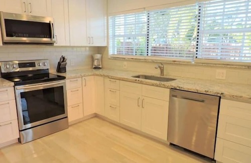 Hollywood Lakes House | 5/3 for 10-Heated Pool-Covered Patio-1M to Beach
