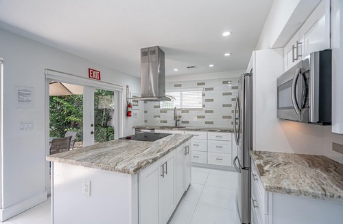 Hollywood Lakes House | 5/4-Heated Pool-Tiki Hut w/BBQ-Boardwalk-Beach 1M