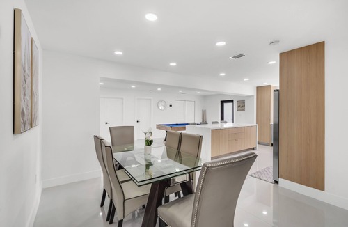 Miami Shores House | 5 BDR, 9 beds, Sleeps 12, Luxury Oasis Pool, 6 miles to beach