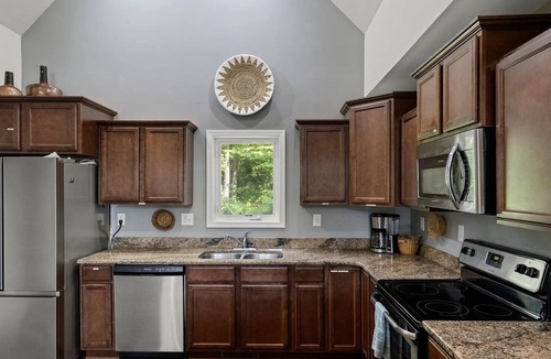 Louisa House | 5 BDRM Dog Friendly, Lake Access Getaway w/Playground, Fire Pit & more