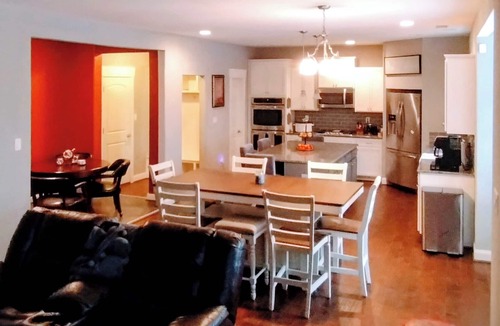 Chesapeake House | 5-bedroom Home in Chesapeake w/Pool & Gym. Close to shopping and restaurants!