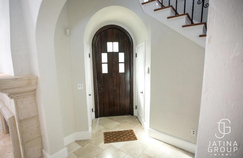 Miami Shores Villa | 5 Bedroom Villa in Miami, Pool Fits 12 Guest!
