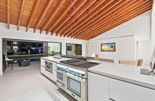 Hallandale Beach Villa | 5-bedroom Water Front Villa In Hallandale Beach With Yacht Pick Up In Backyard