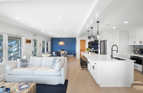 Oak Bluffs House | 5-Bedroom Waterfront Retreat on Seaview Ave in Oak Bluffs