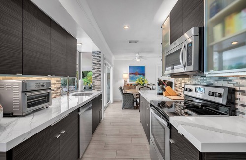 Lake Ida Shores House | 5 Beds LUXURY Sun-shelf-Heated Poo-Spa Privacy Gourmet Kitchen Updated space-WOW
