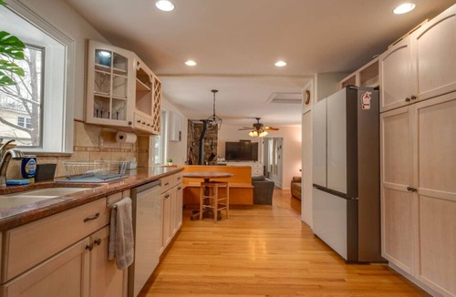 Middle Hope House | 5 BR West Point Family Compound- Sleeps 10!