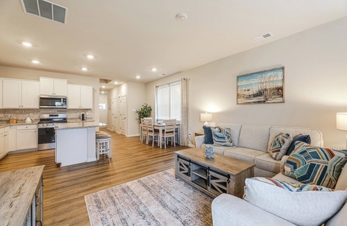 Millville House | 5 Mi to Bethany Beach: Townhome w/Pool!
